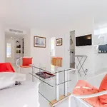 SERRENDY Renovated 1-bedroom apartment in a private estate